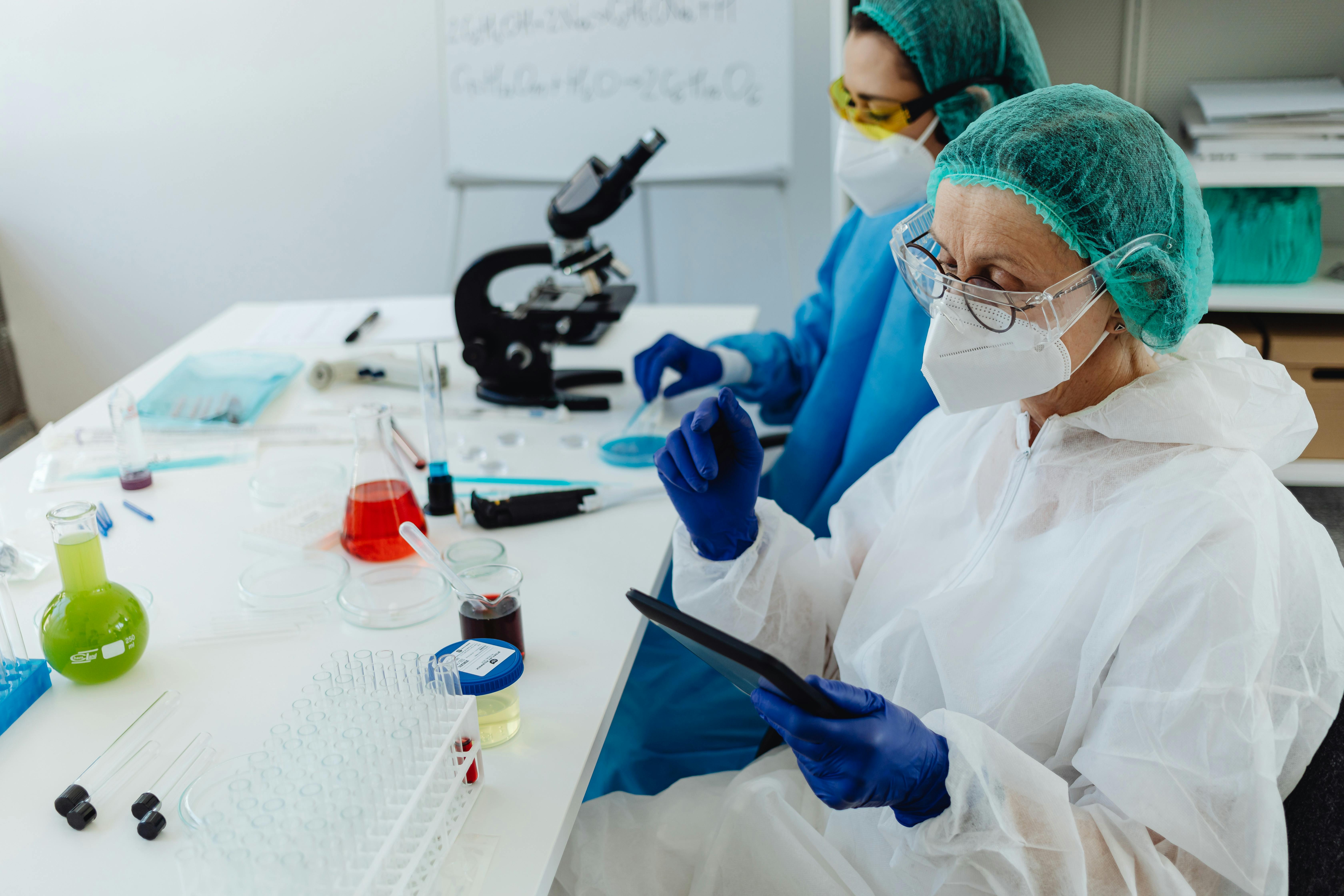 Scientists performing contract research in lab